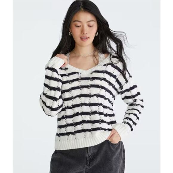 NWT Aeropostale Womens Reversible Black White Striped Cable Sweater Sz S - Picture 1 of 9